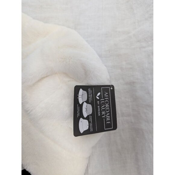 Sprigs Afordable Luxury reversible faux fur & sherpa bucket hat white & tan O18 - Picture 2 of 5